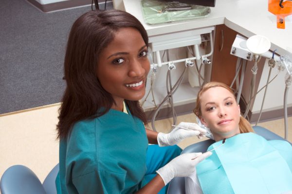 Choosing The Right Dental Assistant Training Program